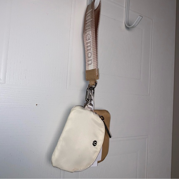 Lululemon Athletica Cream and Tan Wristlet Set NWT original plastic - Picture 4 of 4